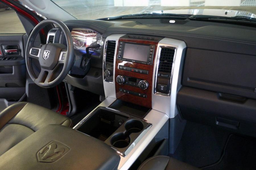  Dodge Ram 3500 Laramie Mega Cab 2010 года  (фото 20 из 37)